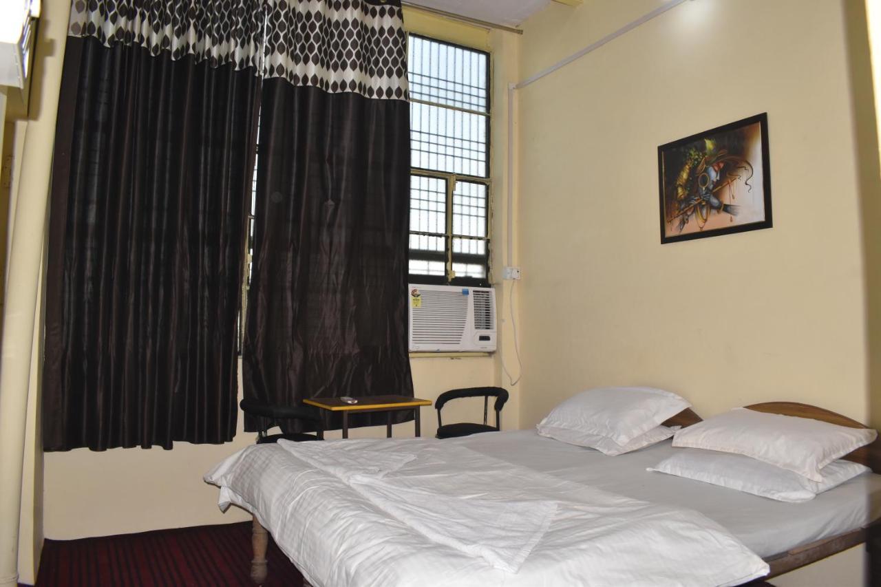 Om Rest House Varanasi Exterior foto